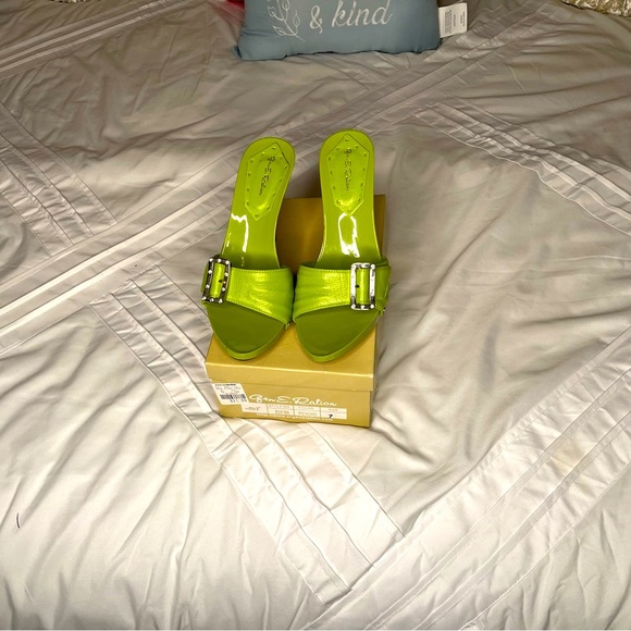 This Gorgeous genE Ration Ladies shoes - Picture 1 of 5